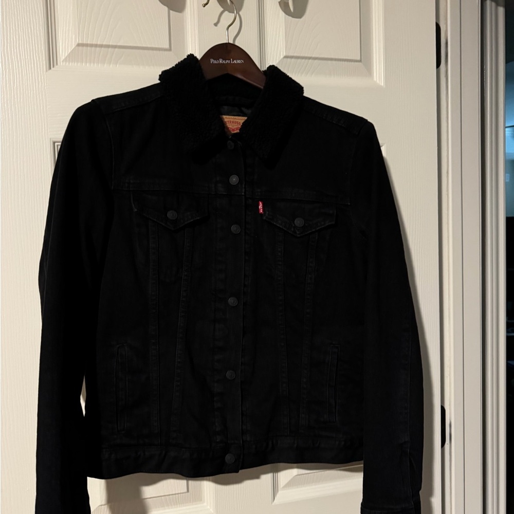 Women’s Levi’s L Quilted Lined Trucker Jean Jacket with Sherpa Collar
